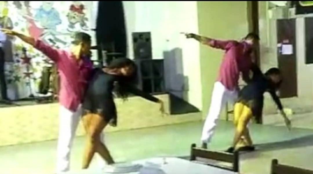 Outra foto do espetáculo de Samba com a equipe A2.